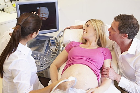 pngtree-pregnant-woman-and-partner-having-4d-ultrasound-scan-image_1560023 pngtree-pregnant-woman-and-partner-having-4d-ultrasound-scan-image_1560023